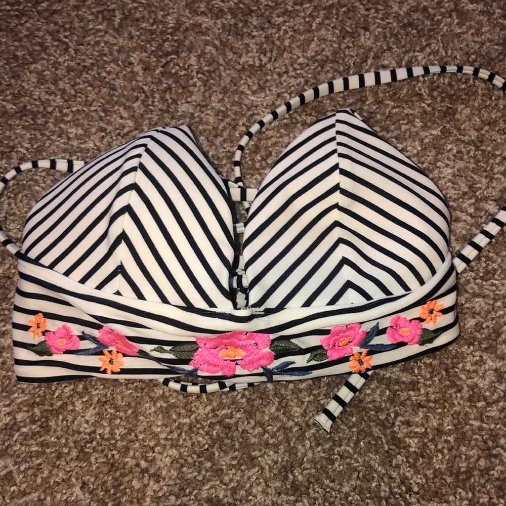 Hollister bikini top. Size XS. Brand new
